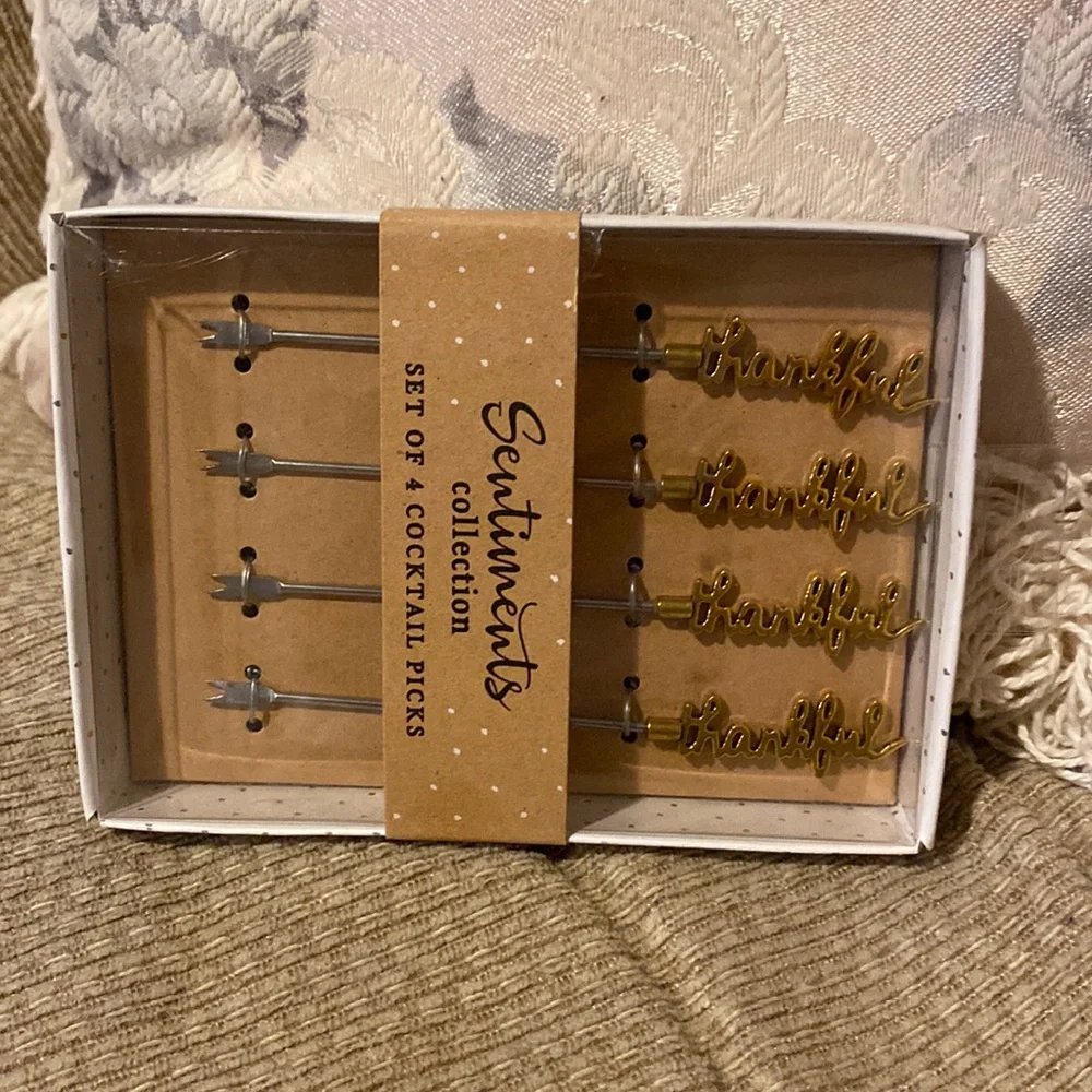 💛NWT Sentiments Collection Thankful Set of 4 Cocktail Picks